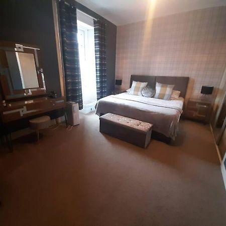 Stunning Riverside Town House With Views Ayrshire ガーバン エクステリア 写真
