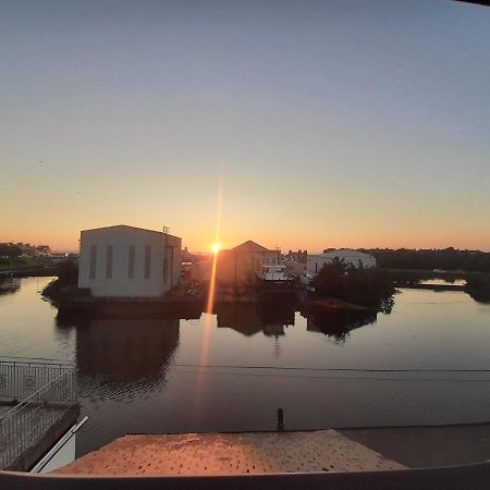 Stunning Riverside Town House With Views Ayrshire ガーバン エクステリア 写真
