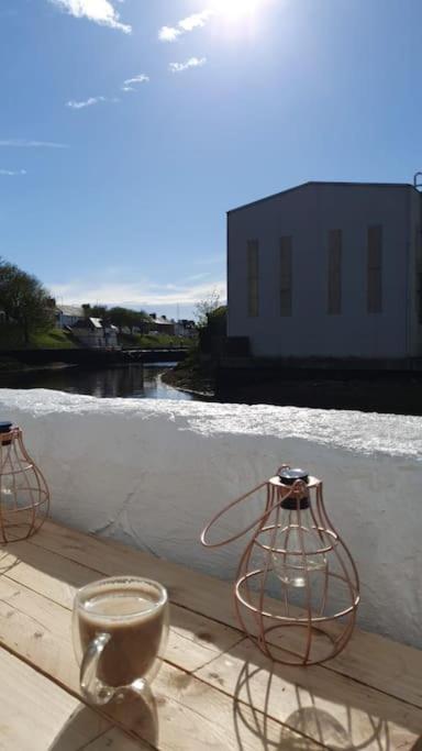 Stunning Riverside Town House With Views Ayrshire ガーバン エクステリア 写真