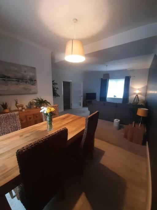 Stunning Riverside Town House With Views Ayrshire ガーバン エクステリア 写真