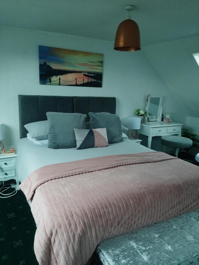 Stunning Riverside Town House With Views Ayrshire ガーバン エクステリア 写真