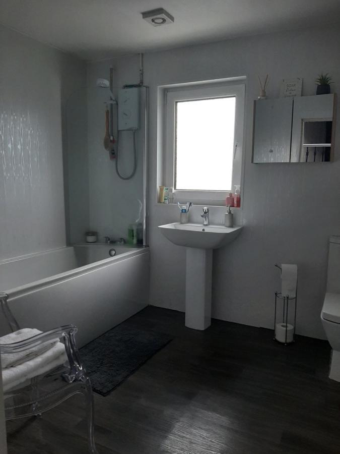 Stunning Riverside Town House With Views Ayrshire ガーバン エクステリア 写真