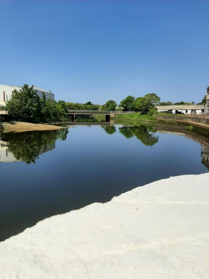 Stunning Riverside Town House With Views Ayrshire ガーバン エクステリア 写真