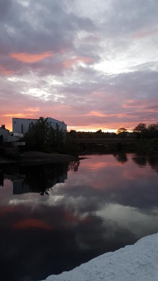 Stunning Riverside Town House With Views Ayrshire ガーバン エクステリア 写真