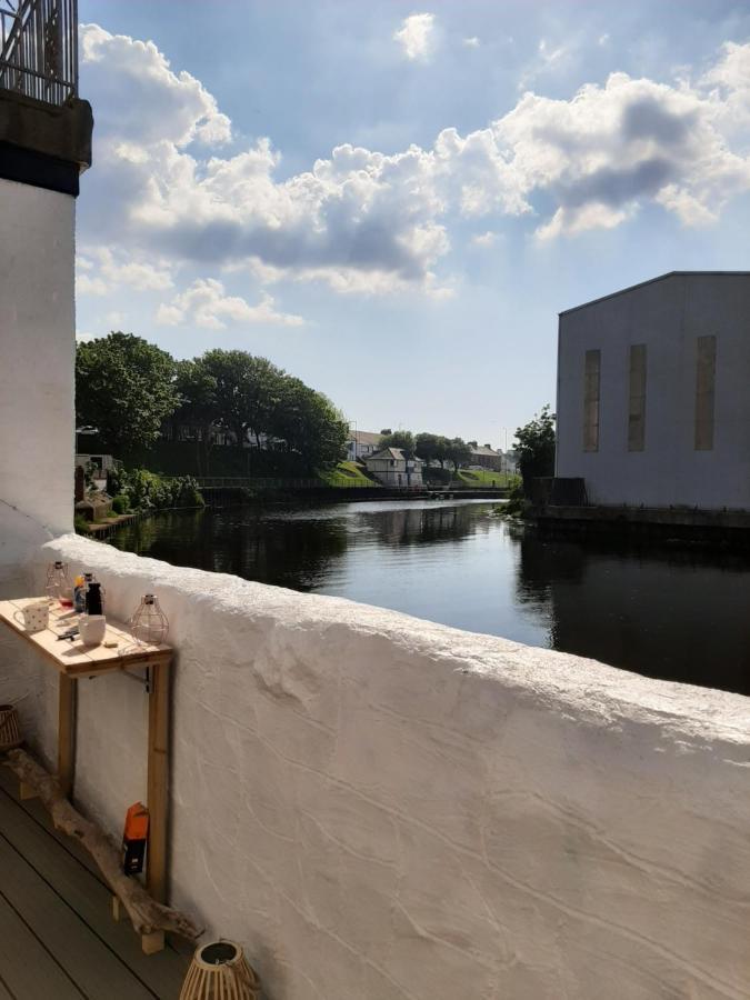 Stunning Riverside Town House With Views Ayrshire ガーバン エクステリア 写真