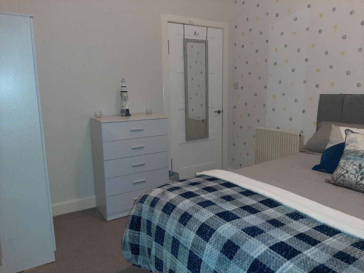 Stunning Riverside Town House With Views Ayrshire ガーバン エクステリア 写真