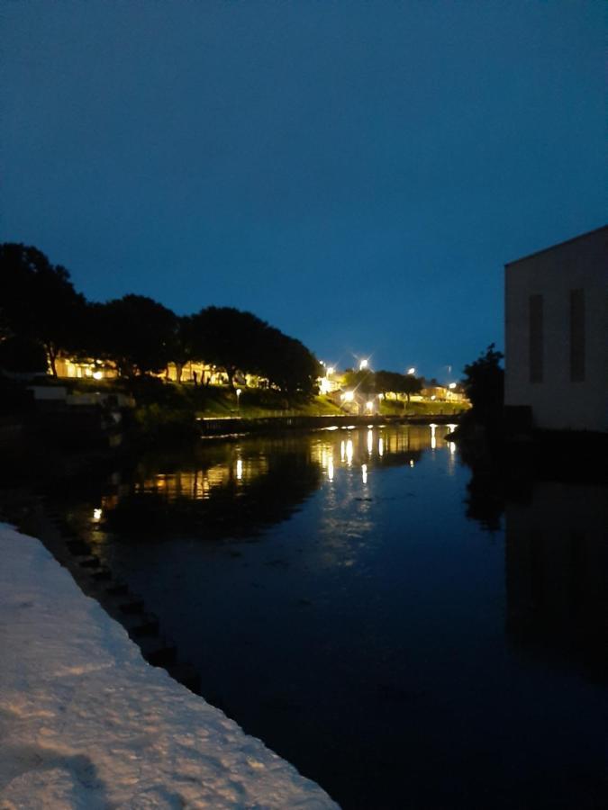 Stunning Riverside Town House With Views Ayrshire ガーバン エクステリア 写真