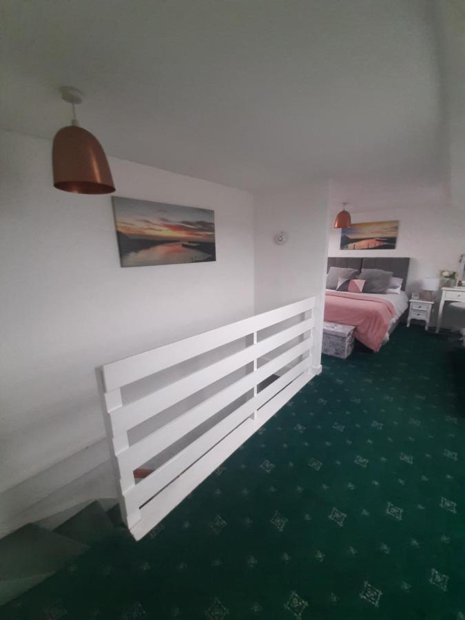 Stunning Riverside Town House With Views Ayrshire ガーバン エクステリア 写真