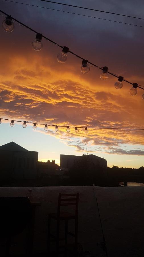 Stunning Riverside Town House With Views Ayrshire ガーバン エクステリア 写真